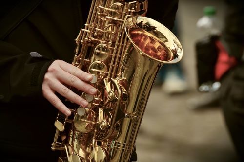 Musician playing the sax