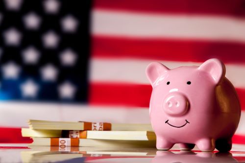 Practical: Piggy Bank US flag Piggy bank in front of American flag