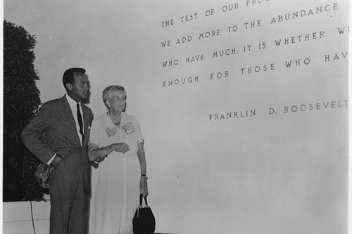 Photo of Harry Belafonte and Eleanor Roosevelt at the Lincoln Memorial