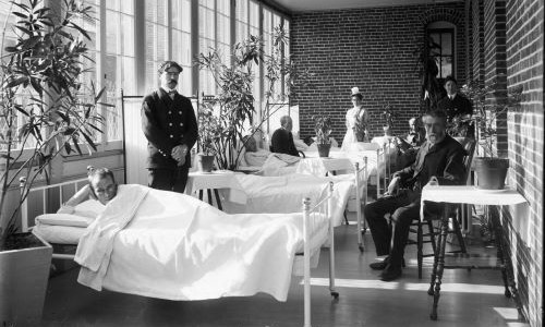 Photo of staff and patients at St. Elizabeths Hospital in Washington, DC late 19th century