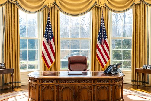Photo of Oval Office in White House